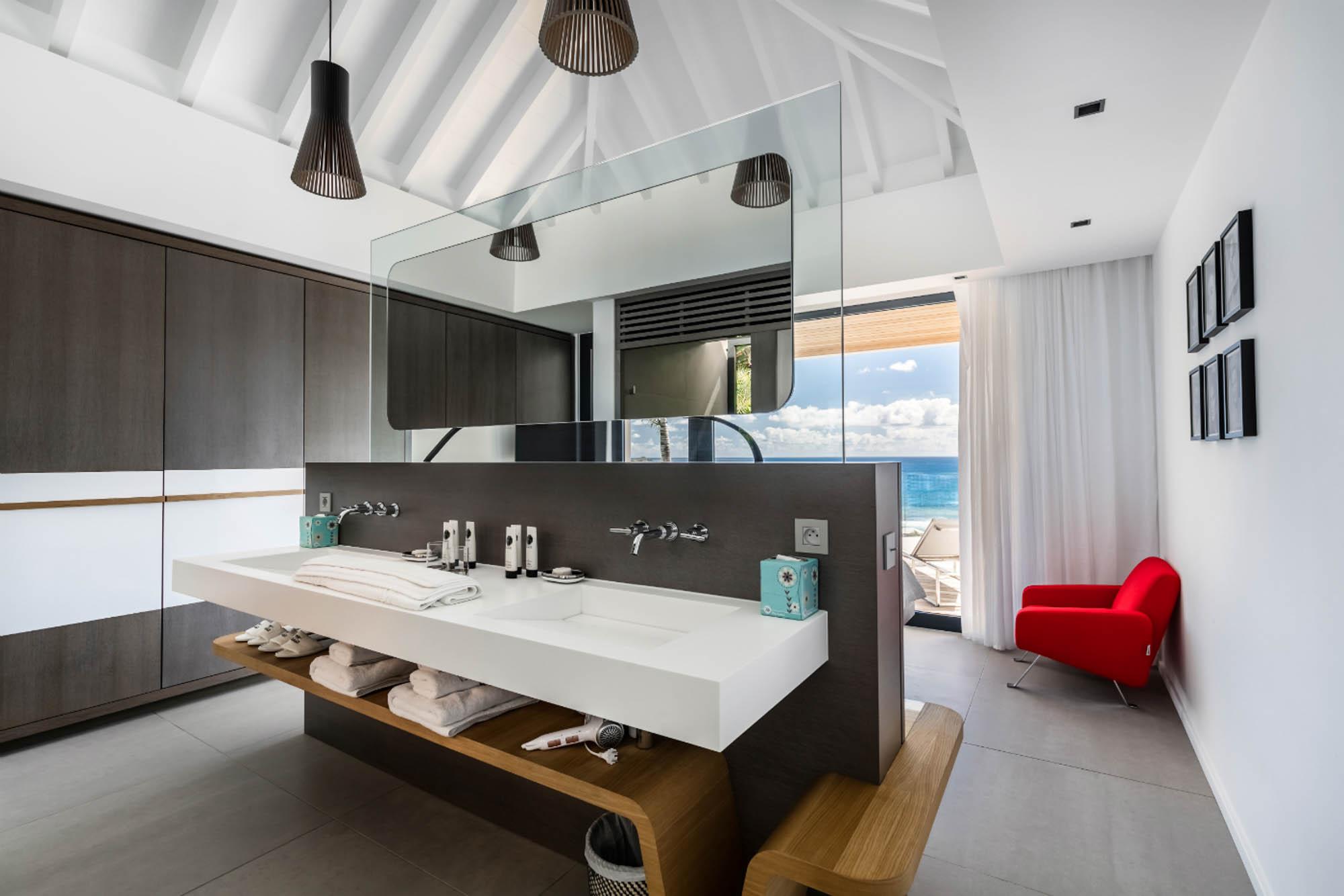 Salle de bain design haut de gamme — mobilier sur mesure